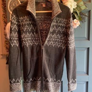 Eddie Bauer classic black and white sweater